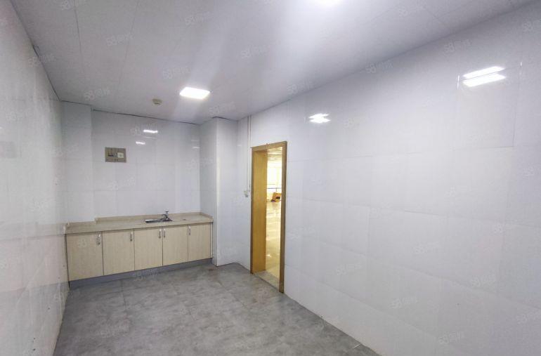 布吉百鸽笼485平地铁精装修无尘车间低价厂房仓库空地一楼出租