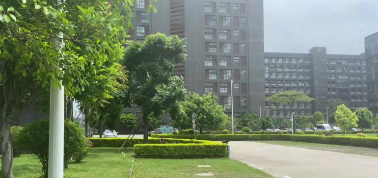 布吉唯一高薪可补房租厂房2000平出租可分租原房东精装修