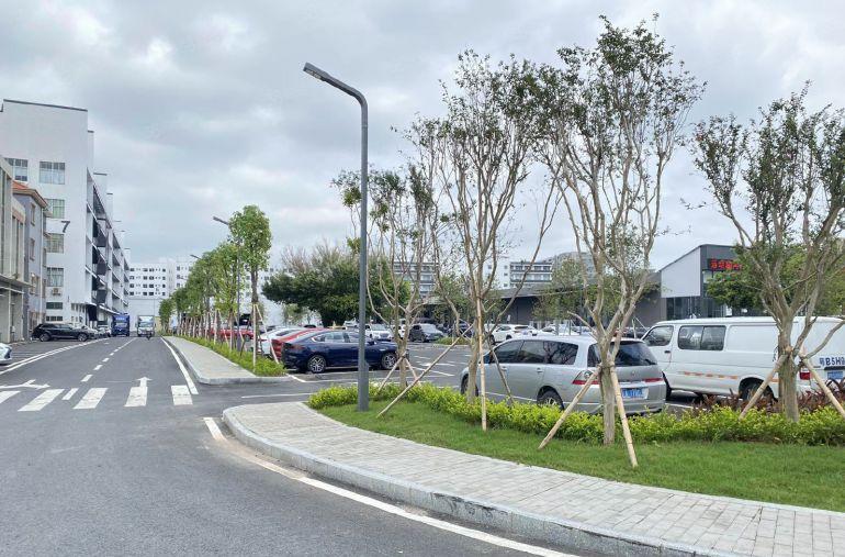 布吉地铁口 红本厂房可以围独门独院 带豪华精装修办公 可分