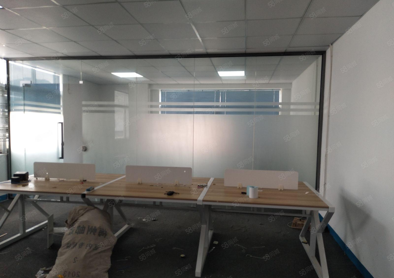 布吉长龙地铁口办公小加工58至275平米，全新装修拎何何包即