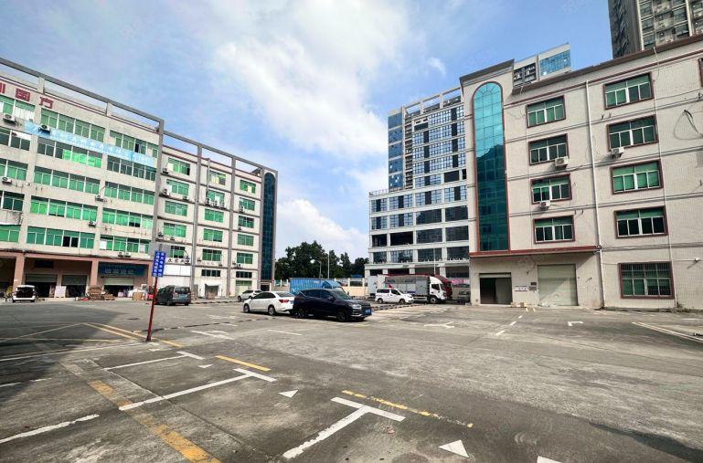 布吉地铁口一手房东厂房仓库1100平直租，可分租 带装修