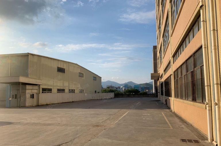 上李朗地铁口原房东楼上2600平方精装修厂房出租！