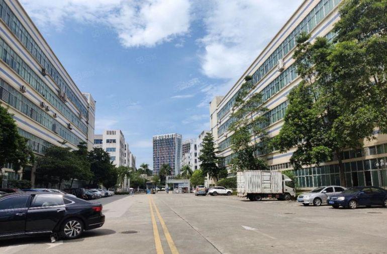 布吉李朗原房东厂房仓库直租，5000平带装修带双货梯