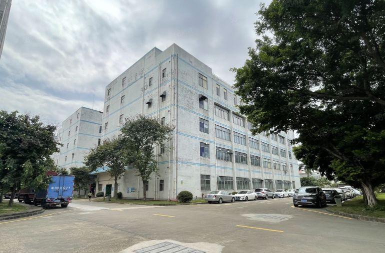 布吉丹竹头大型工业园新空出楼上1000平带装修办公室厂房出租