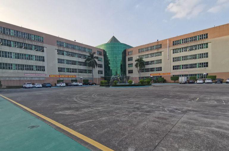 18元低价起租布吉李朗工业园区楼上2000平带装修厂房出租