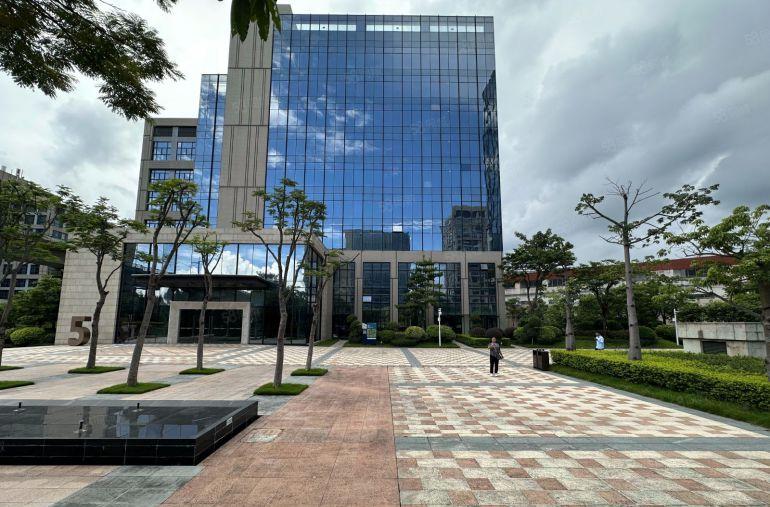 布吉丹竹头地铁口精装修办公室红本面积出租200起租可定制装修