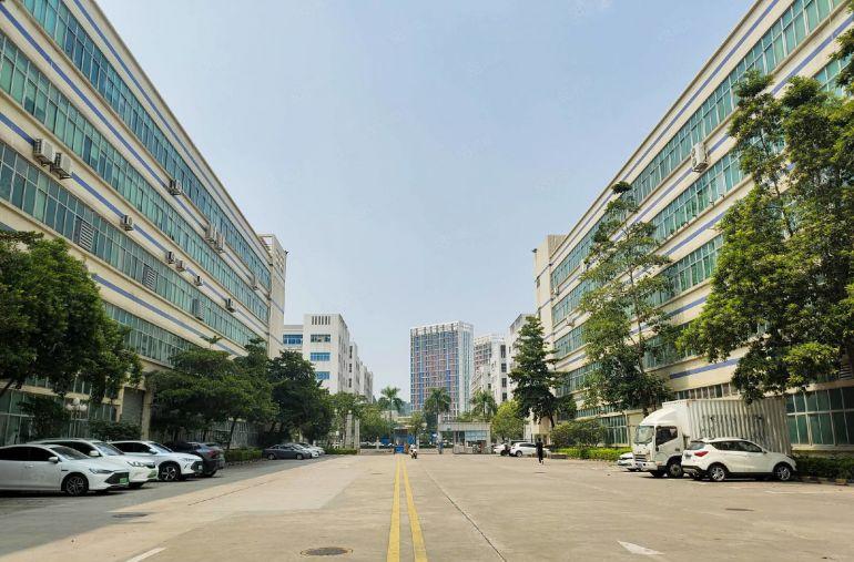 布吉楼上2000平原房东红本厂房招租，自带环评，500起分。