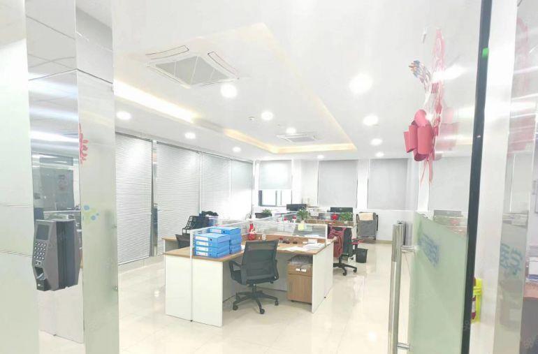 现成医疗无尘车间，豪华装修，装修花了近2，开发商直租