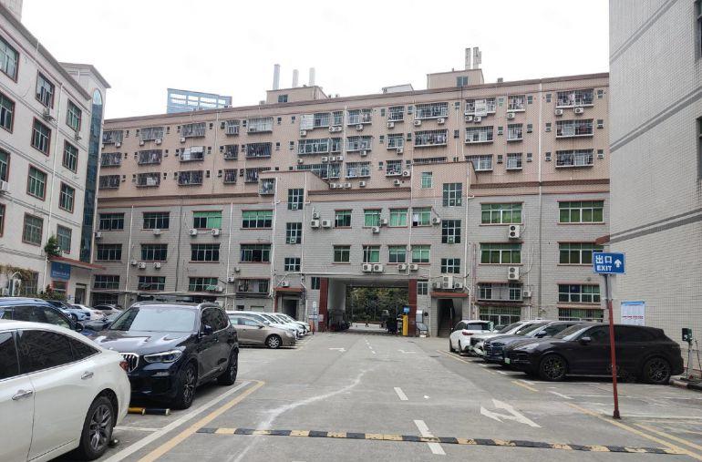 布吉李朗楼上红本厂房1000平出租，带装修 可分租