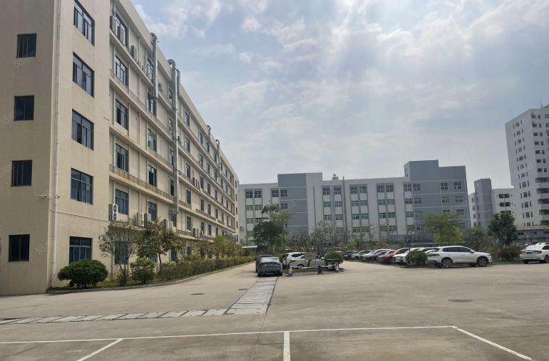 布吉李朗工业区新出楼上1000平现成水电厂房仓库出租大小分租