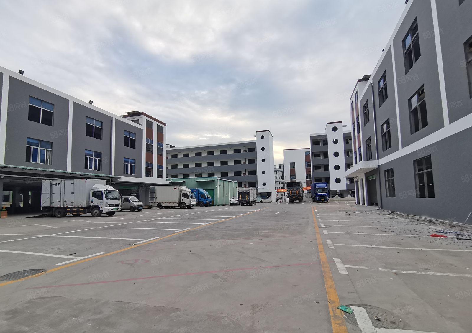 坂田吉华路达成工业区厂房仓库200平起租，大小都有，空地大.