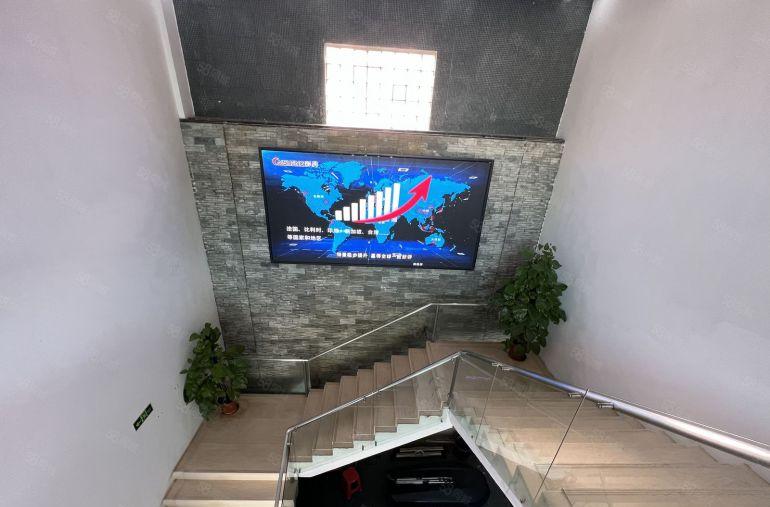 布吉地铁口独门独院6000平方厂房仓库出租一楼上分租带精装修