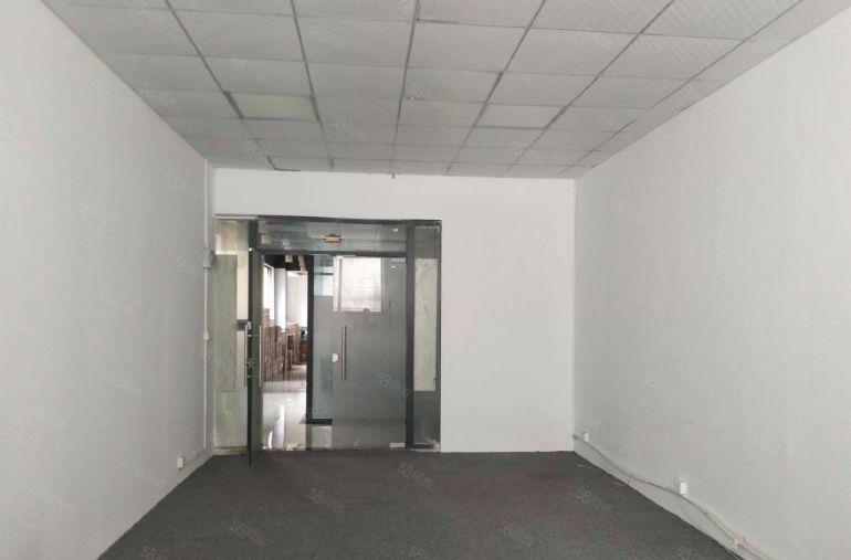 布吉西环路口长龙地铁站，精装修办公56平米起