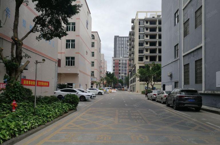 布吉李朗红本厂房1500平出租，带装修和家私无转让费