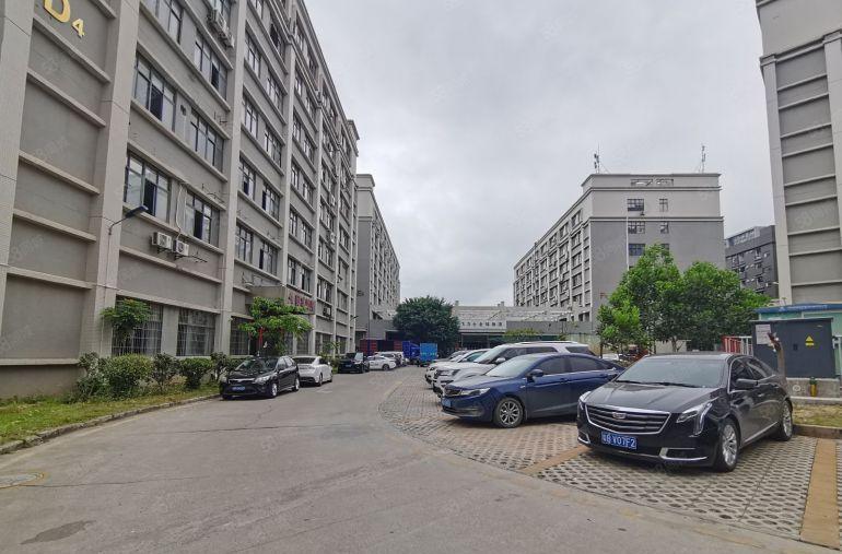 布吉大芬地铁口原房东2000平厂房仓库出租100平分租带装修