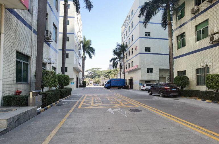 大芬地铁口大型园区新出楼上整层2300平厂房仓库出租！