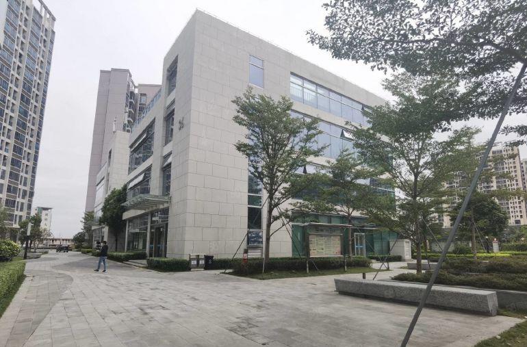 布吉地铁口2100平小独栋出租，共三层原房东直租带红本有补贴