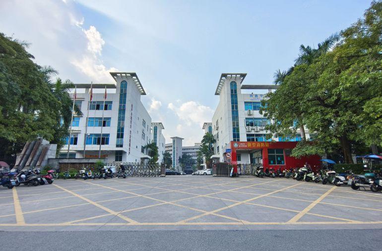 布吉厂房出租原房东2000平方300平起分全新地坪漆水电齐全