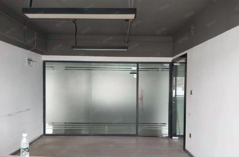 布吉西环路口长龙地铁站，精装修办公56平米起