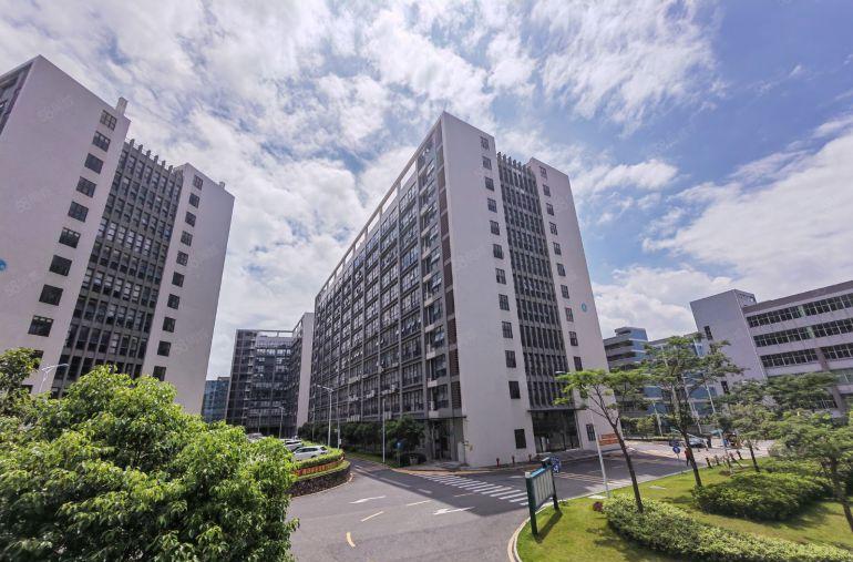 180平龙岗布吉南岭大芬地铁口50米精装办公室  41格局