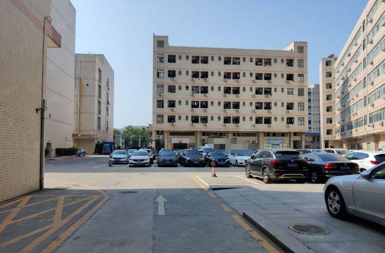 布吉李朗一楼厂房仓库2000平出租，层高6米带现成办公室