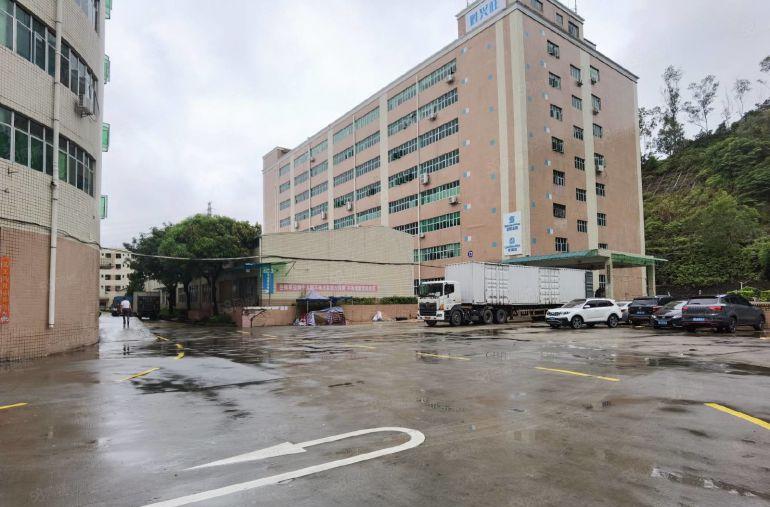 布吉工业园厂房仓库一楼1500平带卸货平台！离地铁口300米