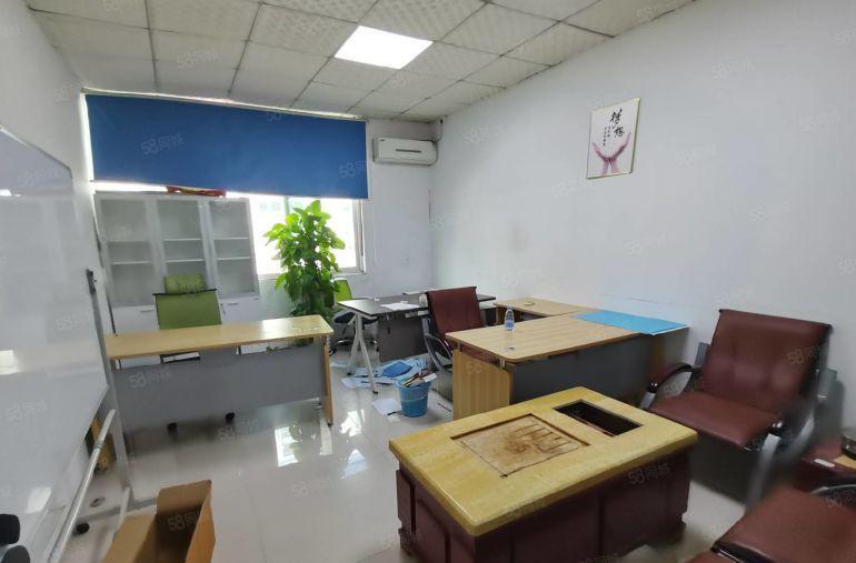 22元起租布吉地铁站新出一手房东楼上2200平厂房出租可分租