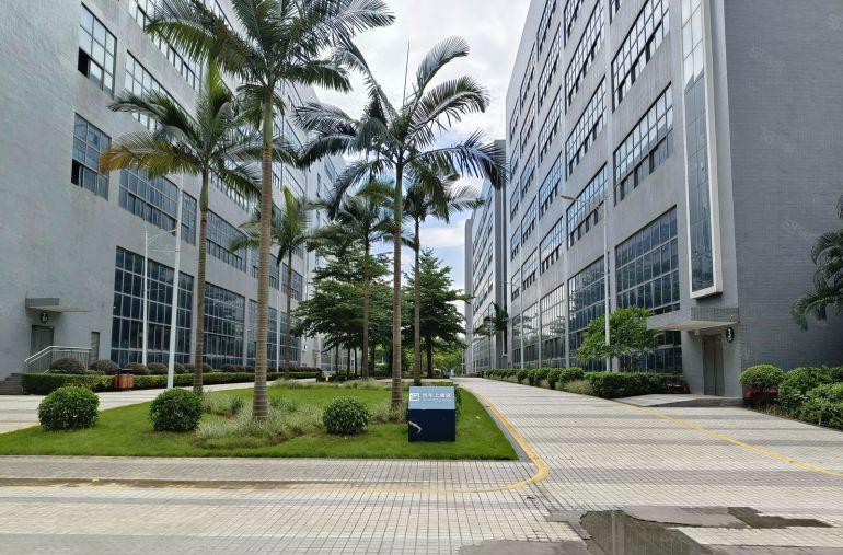 布吉李朗地铁口原房东红本独栋厂房11000平。