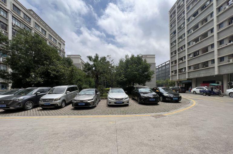 布吉上李朗地铁口原房东实际面积1480平方厂房出租带卸货平台