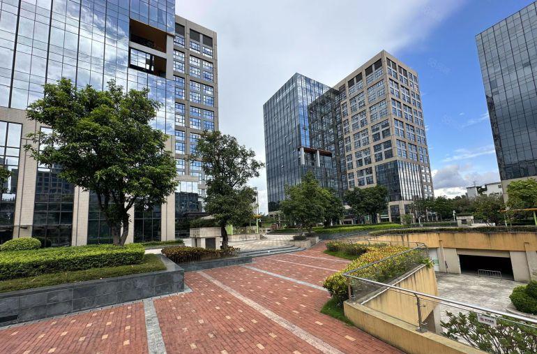 布吉丹竹头地铁口精装修办公室红本面积出租200起租可定制装修