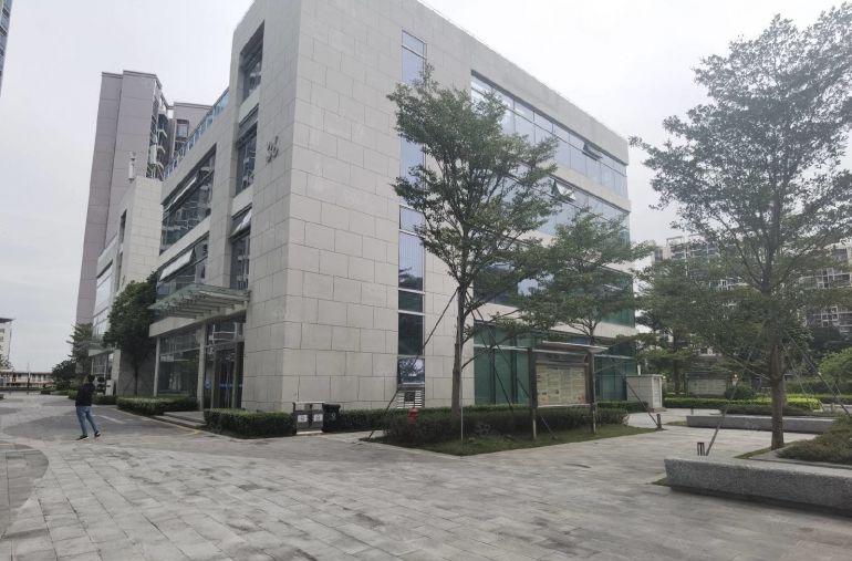 布吉地铁口2100平小独栋出租，共三层原房东直租带红本有补贴