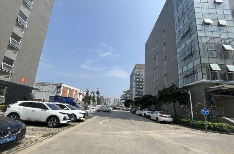 200平方起分，布吉地铁口原房东带红本精装修仓库厂房出租