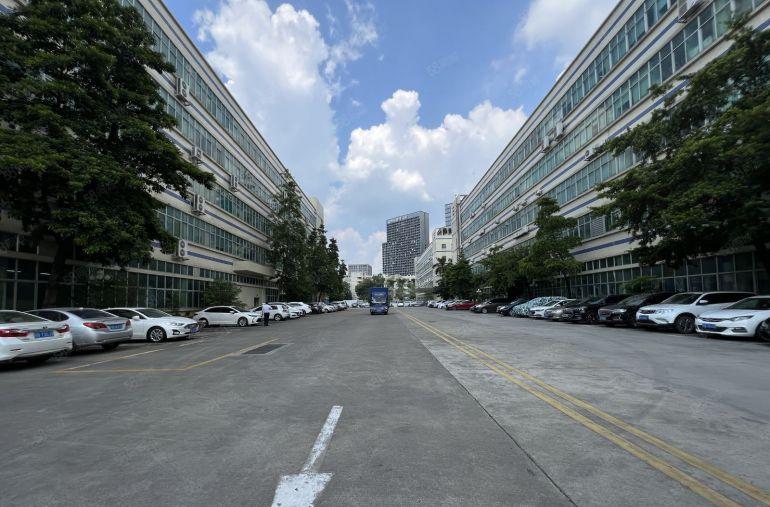 布吉地铁口工业园一楼3000平厂房仓库出租带牛角地坪漆好招工