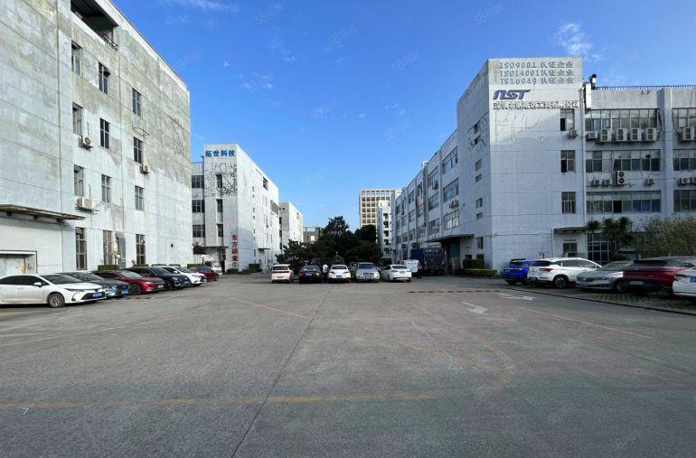 布吉丹竹头地铁站旁工业园楼上1000平带装修厂房出租 可分租