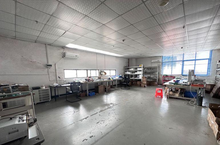 光明高新园区338平精装厂房，适合办公贸易研发 无转让费