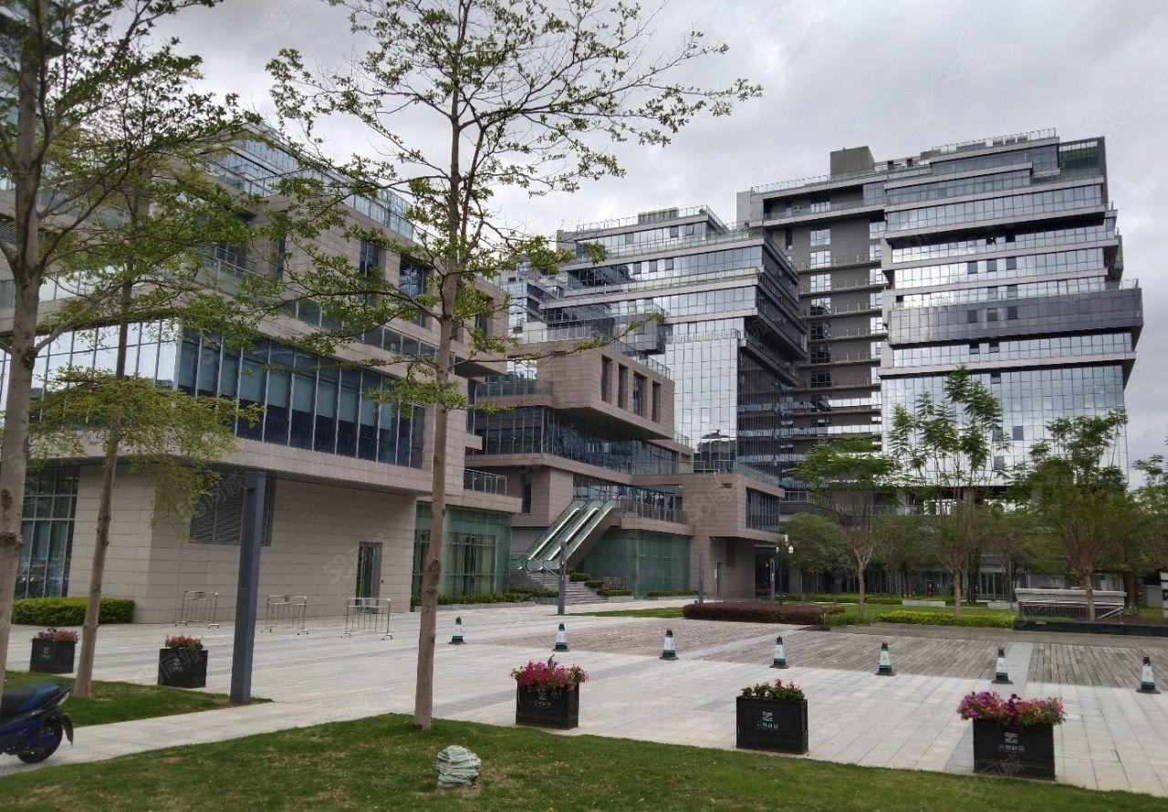 光明红本政府项目，可研发办公轻生产，配套齐全，赠送外带露台。