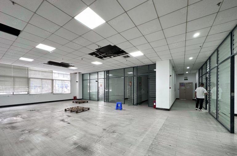 公明马山头原房东厂房出租 现成装修1800平 无公摊