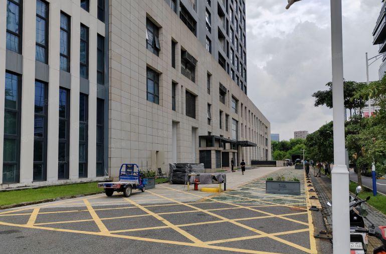 光明公明全新玻璃幕墙研发办公厂房，免租期5个月