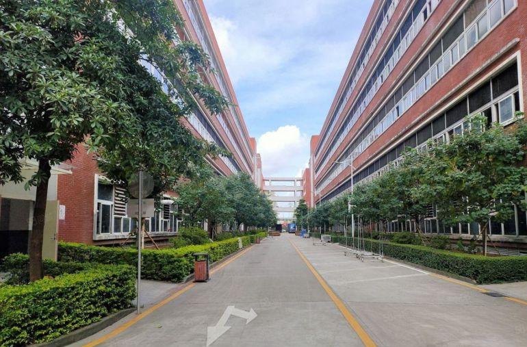 光明长兴科技园旁原房东总面积8000平红本厂房可分租低价出租