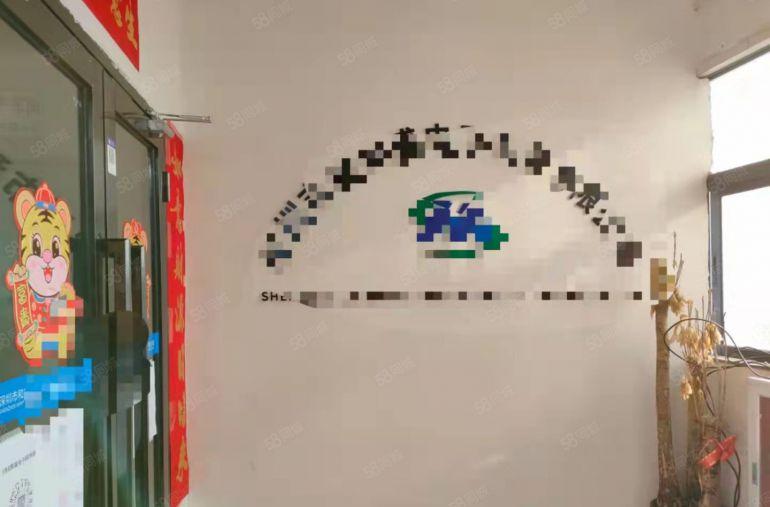 （实际面积出租）原房东厂房公明田寮550平一整层，现成吊机口