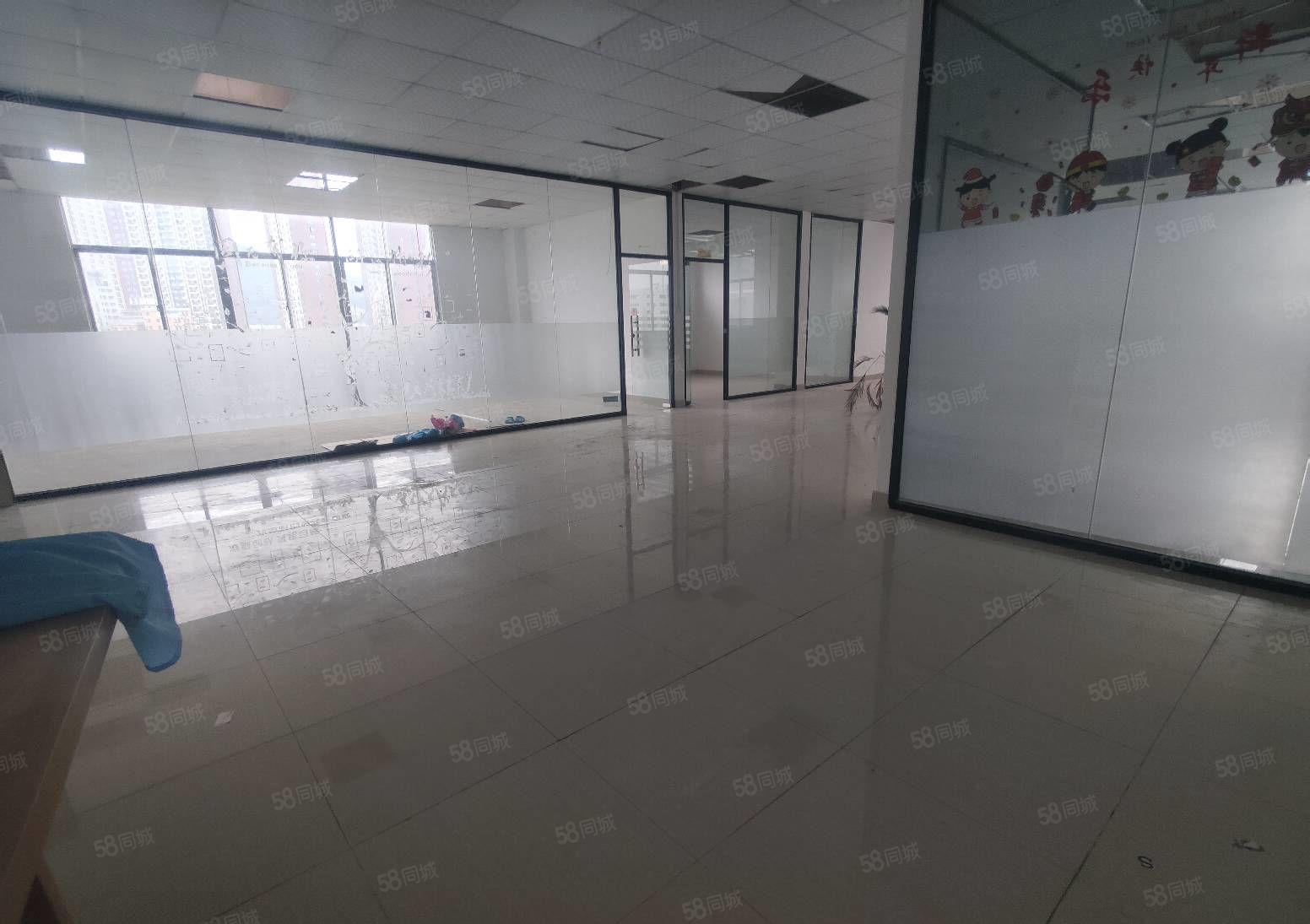 光明东坑新空出楼上精装修厂房出租1200平，现成水电，格局好