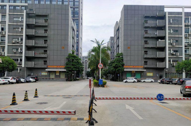 光明龙大高速出口1600平厂房可分租 红本厂房带装修仓库出租