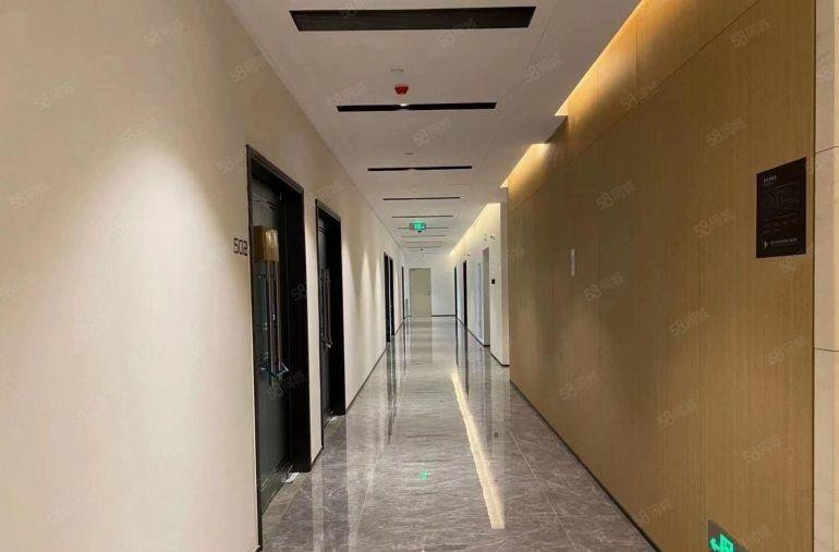 光明区凤凰城地铁口带装修楼上2000平研发电商办公大小可分