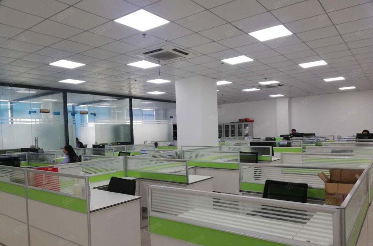 公明蒋石原显示屏厂出租（2400平5吨货梯，食宿配套齐全）