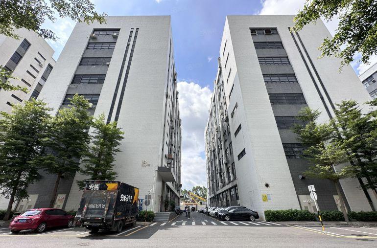 光明原房东工业园有多套200到2000的厂房仓库出租精装修