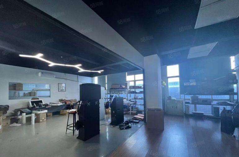 光明公明原房东的厂房690平，精装修空地大停车位充足大小可分