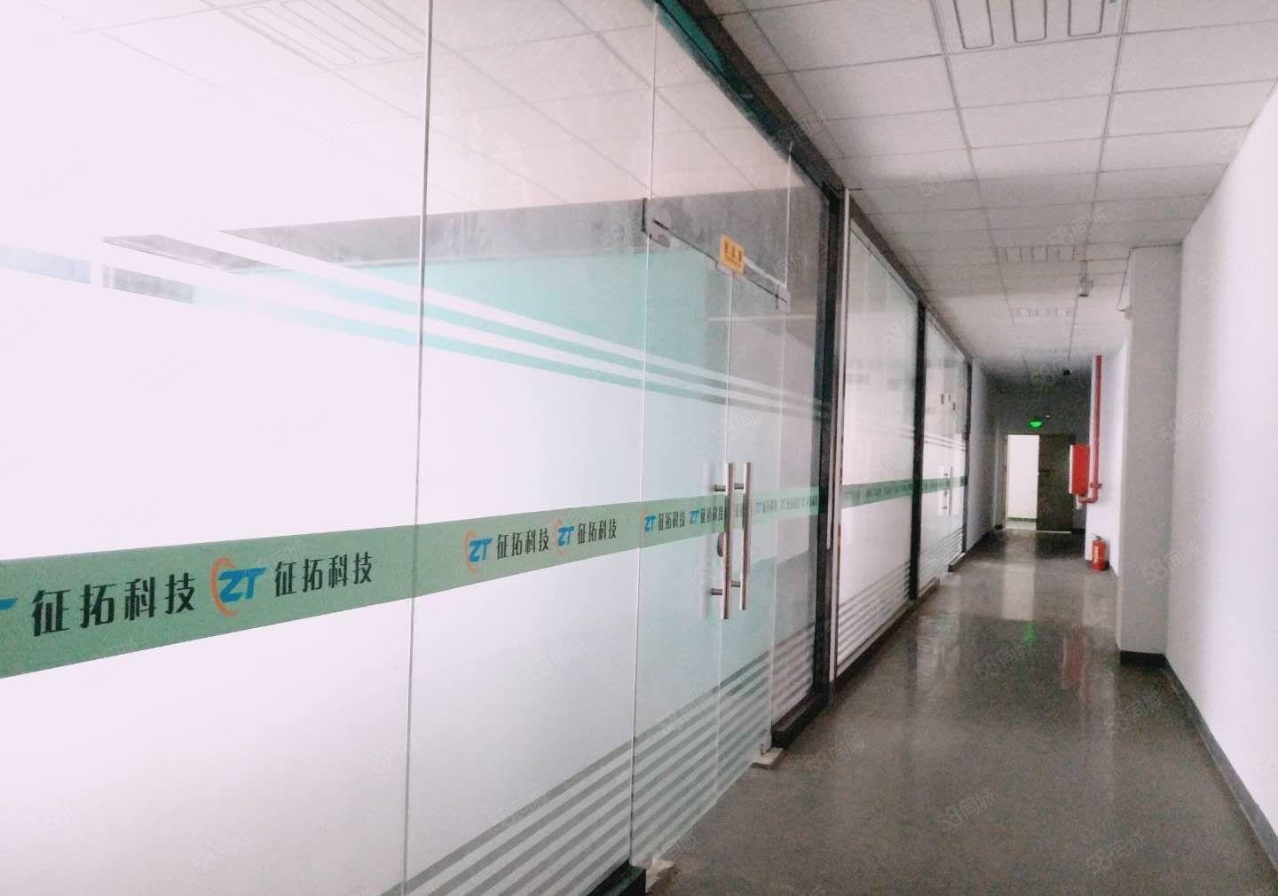 公明楼村新星工业园厂房出租，2楼800平精装修，现成吊机口