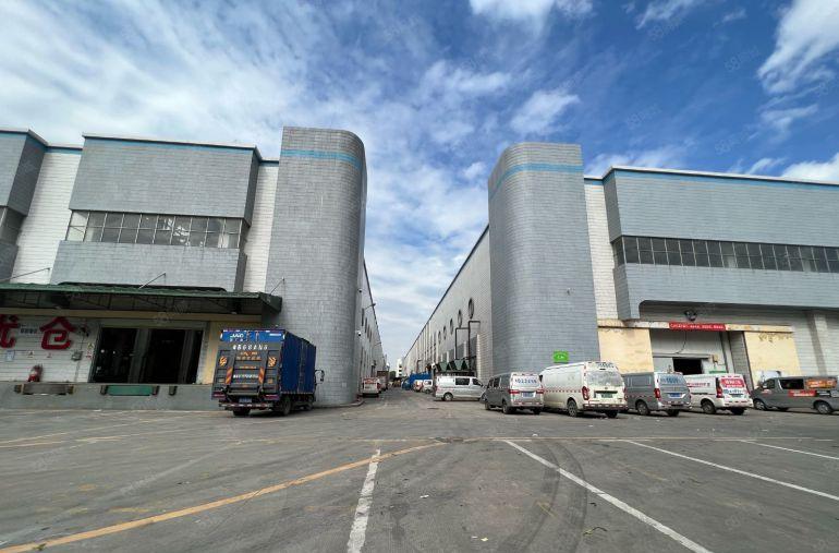 滴水13米光明钢构厂房12000平方出租大小可分租现成行车