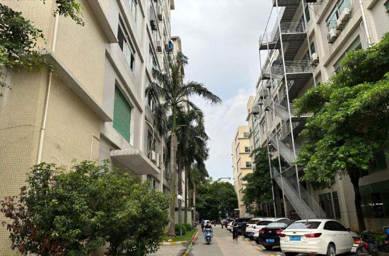 一手房东一二楼4800平带办公室精装修一楼6米带现成航车分租