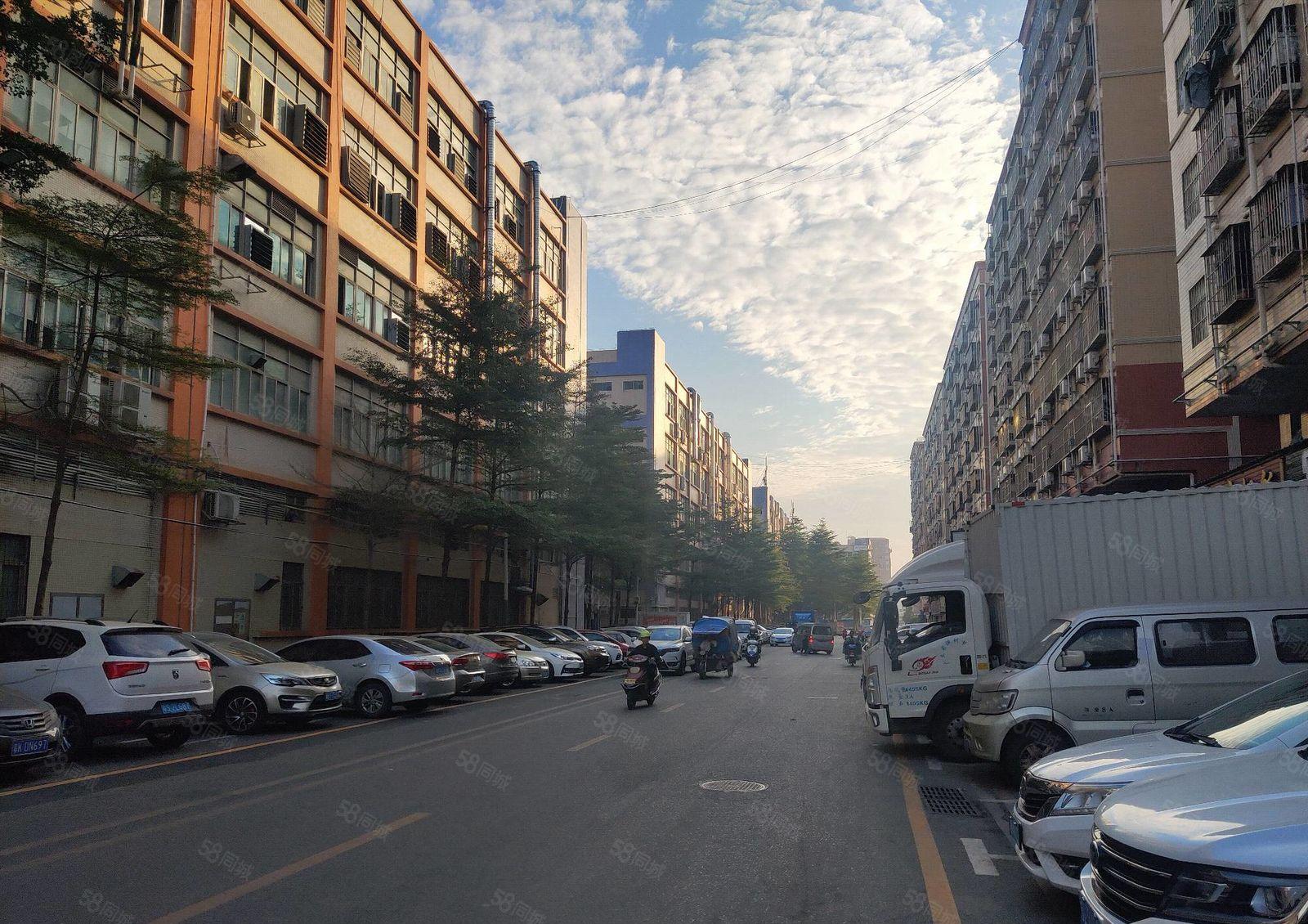 光明东坑新空出楼上精装修厂房出租1200平，现成水电，格局好